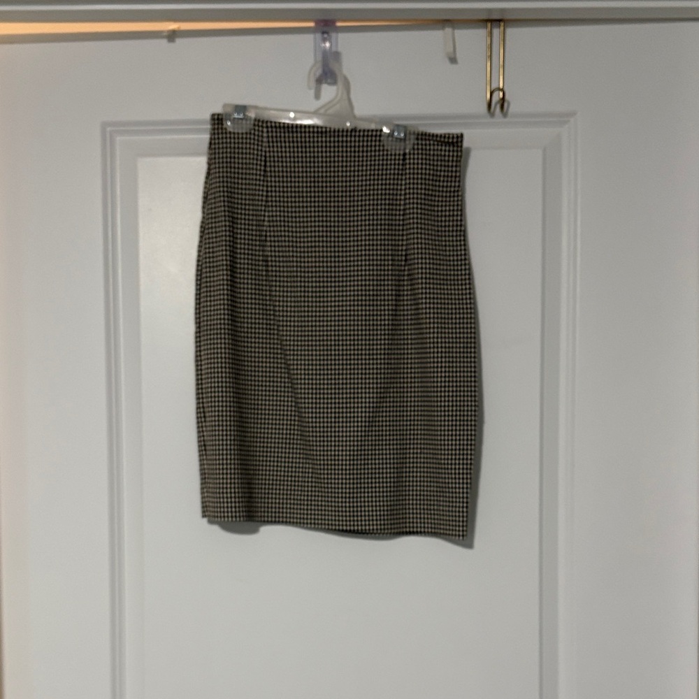 Classic Houndstooth Pencil Skirt-black and white checked